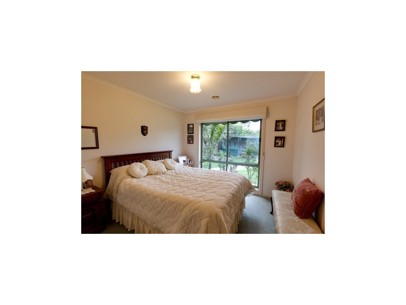 35 Thomas Place, Pakenham VIC 3810