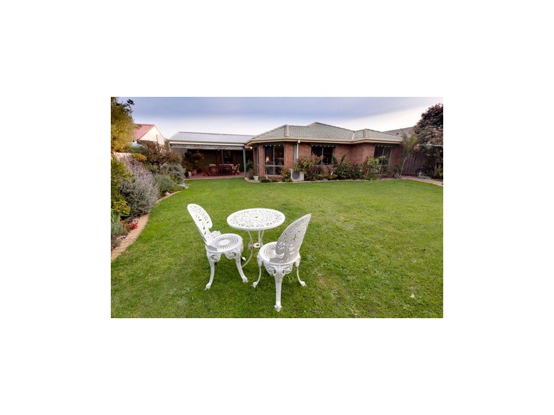 35 Thomas Place, Pakenham VIC 3810