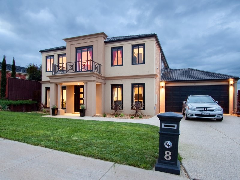 8 Lawton Grove, Berwick VIC 3806