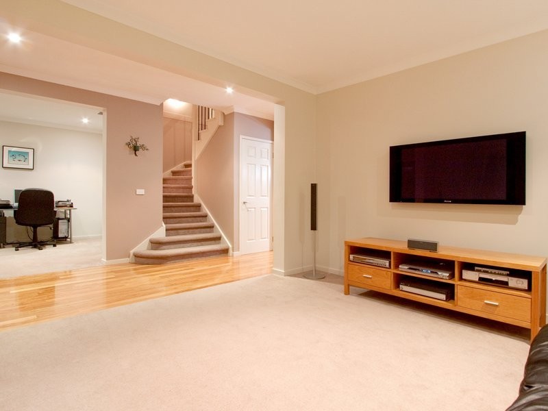 8 Lawton Grove, Berwick VIC 3806