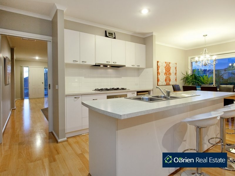 2 Emmett Avenue, Berwick VIC 3806