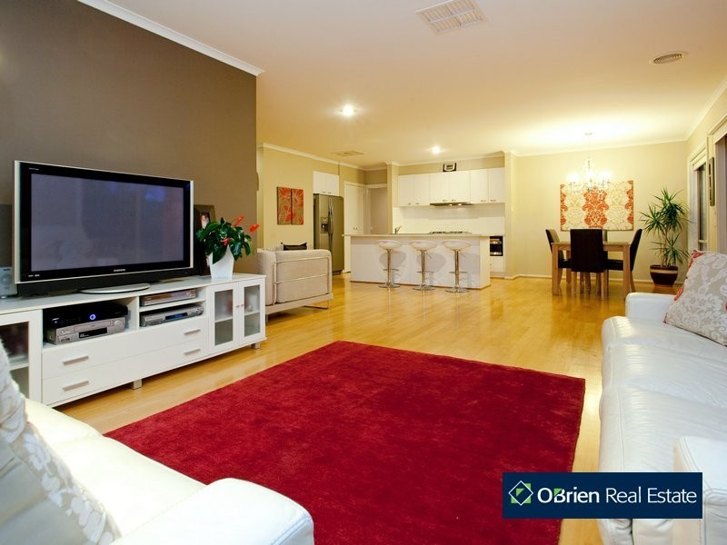 2 Emmett Avenue, Berwick VIC 3806