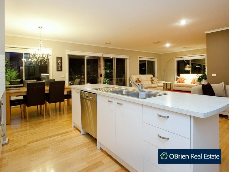 2 Emmett Avenue, Berwick VIC 3806