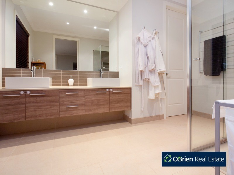 13  Liberty Avenue, Berwick VIC 3806