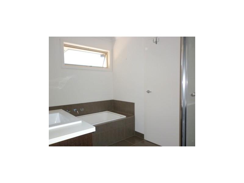 4/55-57 Strathaven Drive, Berwick VIC 3806