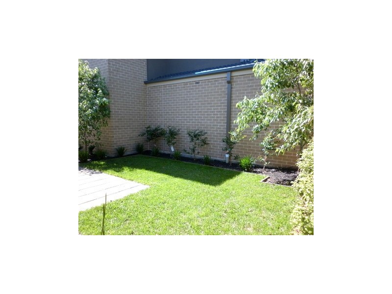 4/55-57 Strathaven Drive, Berwick VIC 3806