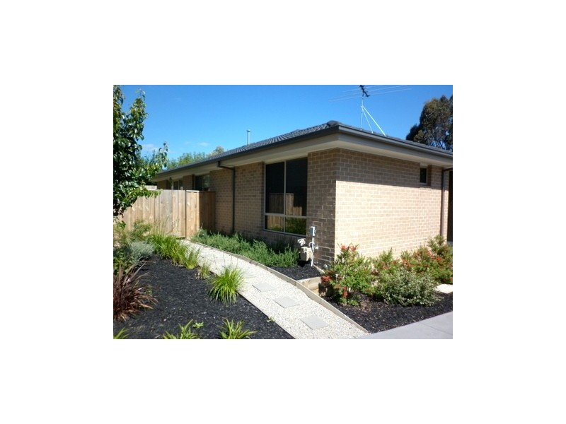4/55-57 Strathaven Drive, Berwick VIC 3806