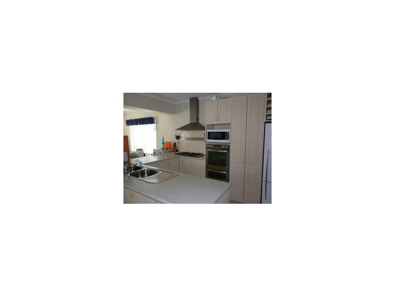 4  Jeune Court, Berwick VIC 3806