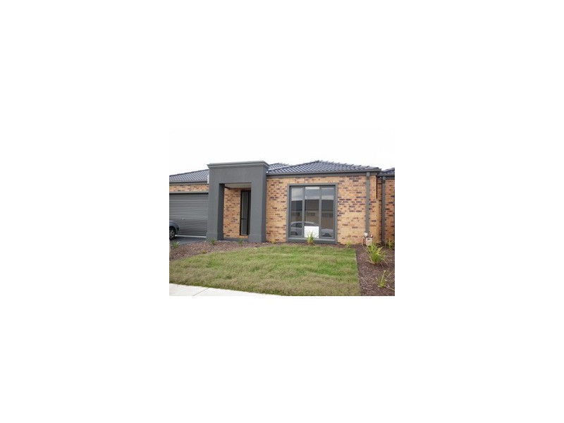 17 Beechtree Boulevard, Cranbourne North VIC 3977