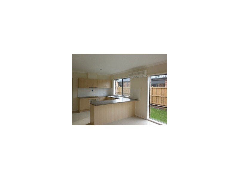 17 Beechtree Boulevard, Cranbourne North VIC 3977
