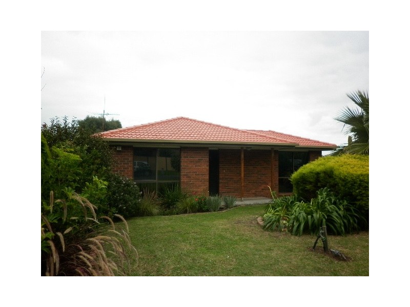 2 Tivoli Court, Eumemmerring VIC 3177