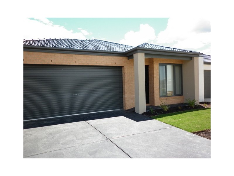 5 Elfin Way, Pakenham VIC 3810