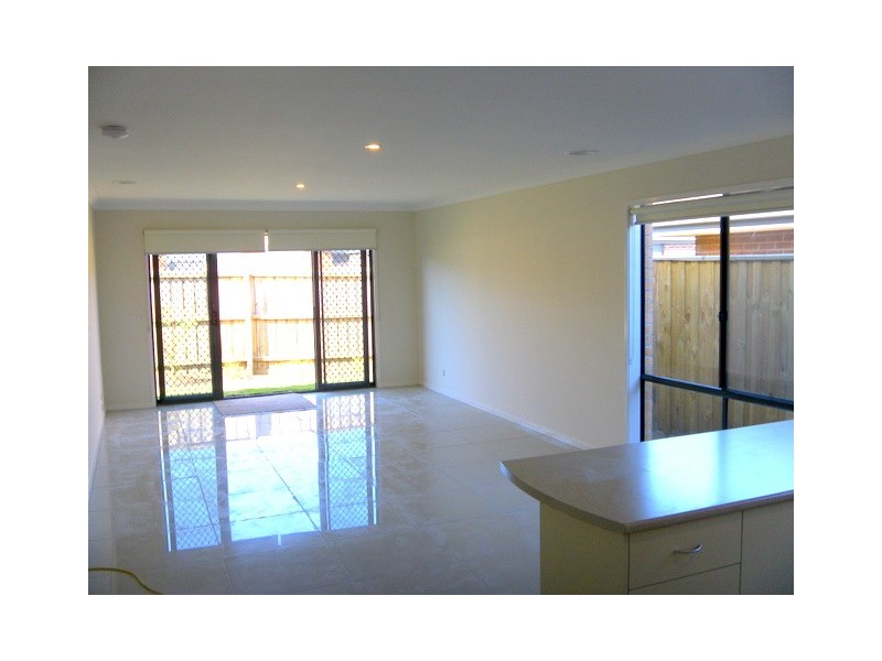 5 Elfin Way, Pakenham VIC 3810