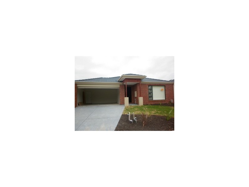 100 William Thwaites Boulevard, Cranbourne North VIC 3977