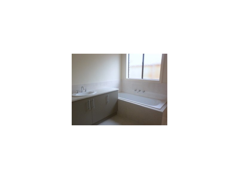 8  Jianni Way, Berwick VIC 3806