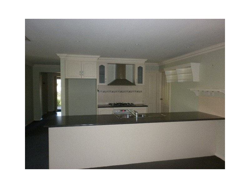 4 Blue Wren Place, Berwick VIC 3806