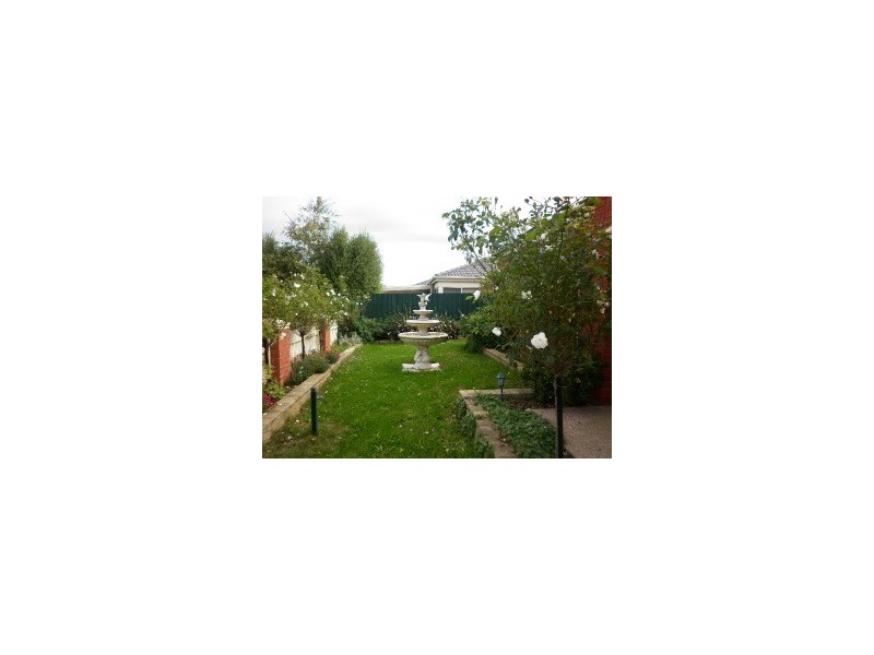 2 Anton Close, Narre Warren South VIC 3805