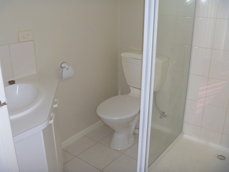 8 Hamilton Drive, Cranbourne North VIC 3977