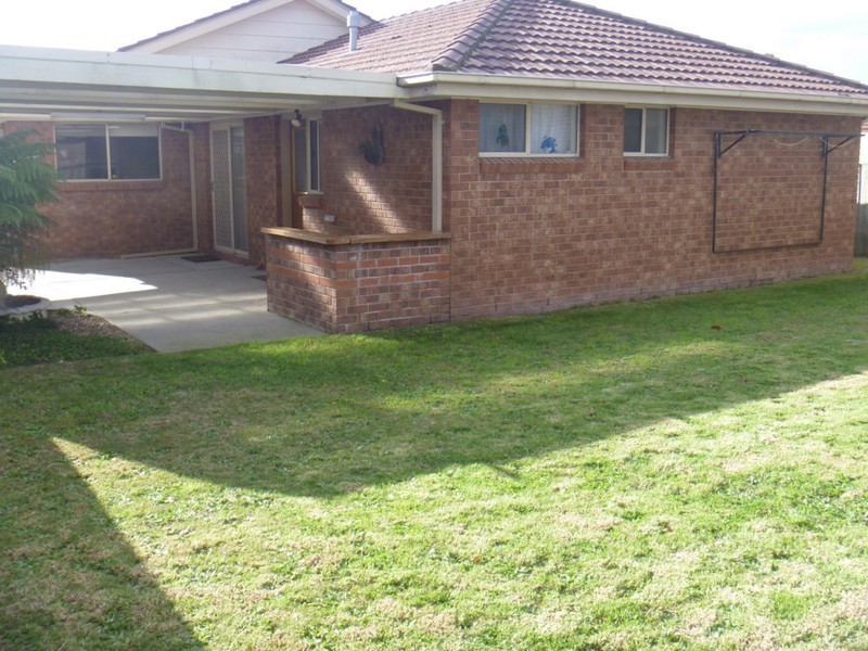 8 Hamilton Drive, Cranbourne North VIC 3977