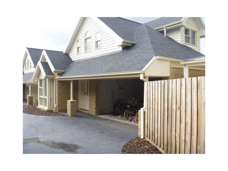 Unit 2/49 Elgin Street, Berwick VIC 3806