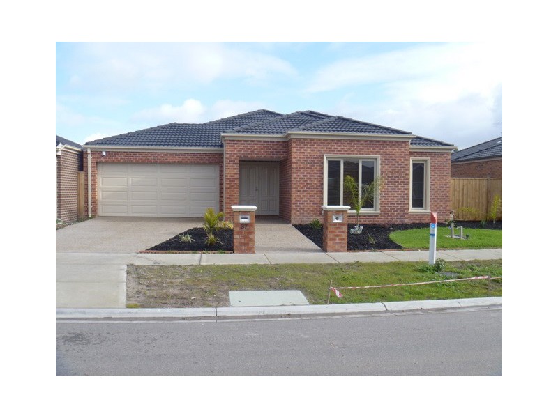 37 Charlbury Crescent, Cranbourne North VIC 3977