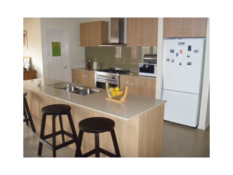 37 Charlbury Crescent, Cranbourne North VIC 3977