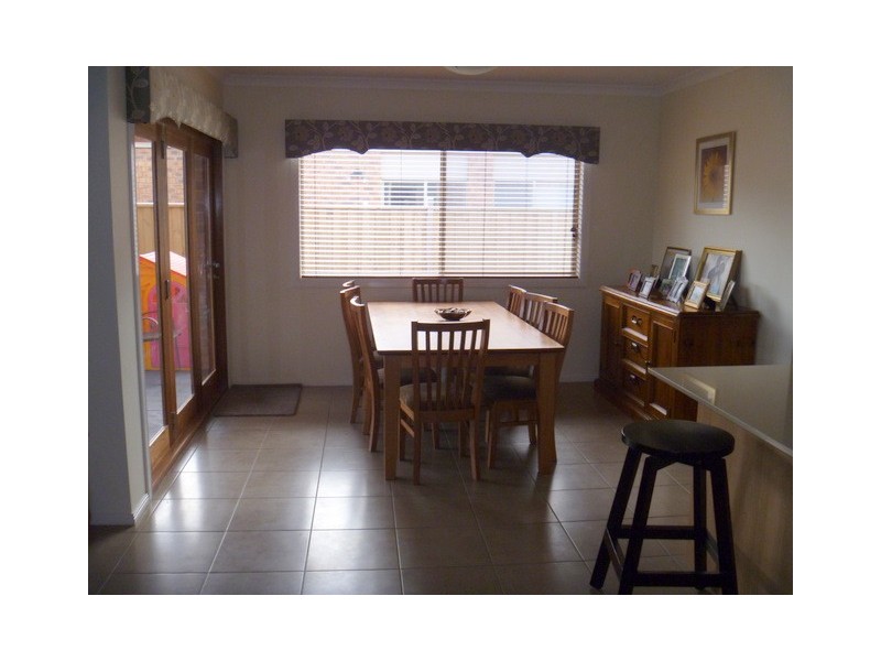 37 Charlbury Crescent, Cranbourne North VIC 3977