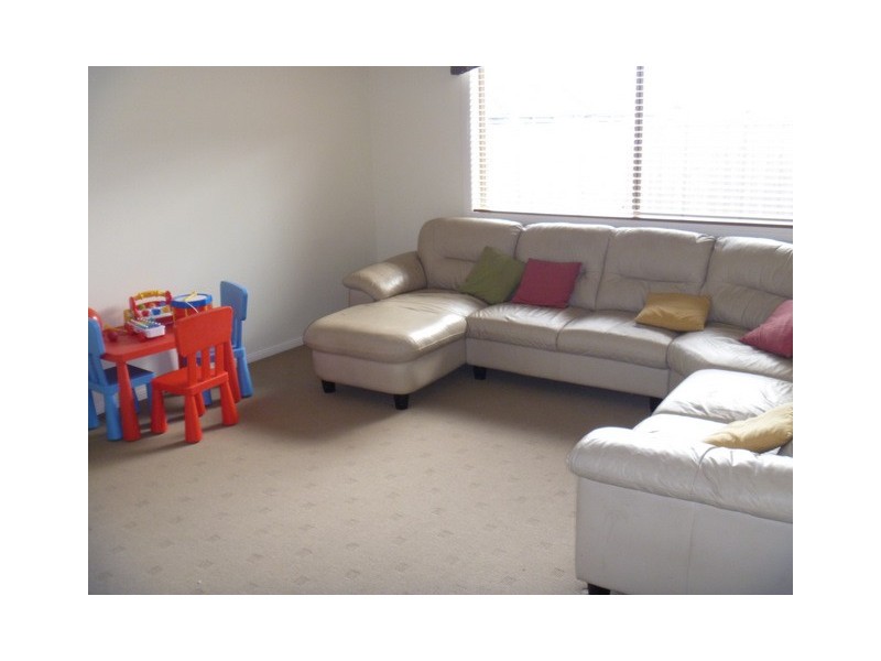 37 Charlbury Crescent, Cranbourne North VIC 3977