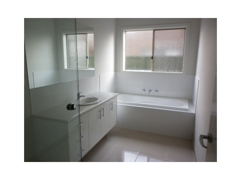 34 Park Orchard Drive, Pakenham VIC 3810