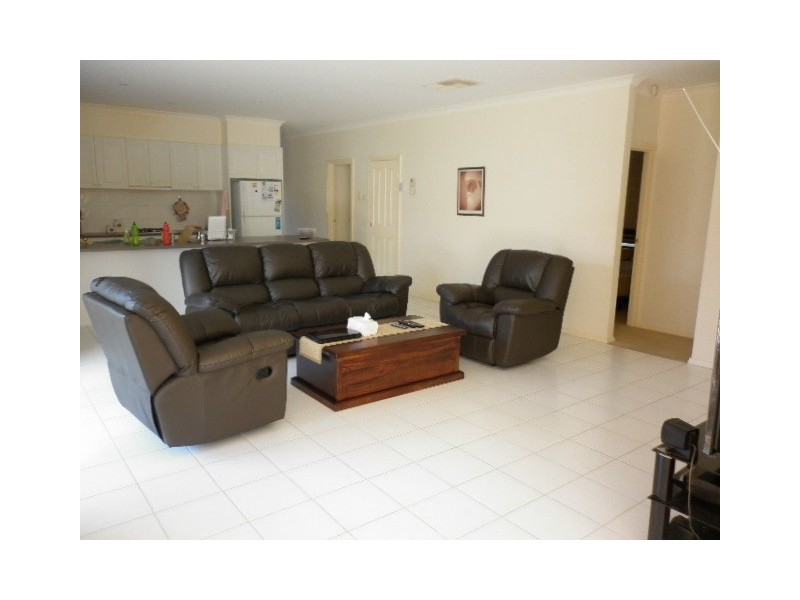 26 Golden Grove, Narre Warren South VIC 3805