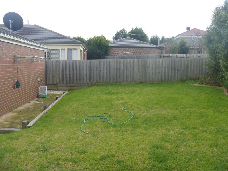 18 Glenn Erin Way, Berwick VIC 3806