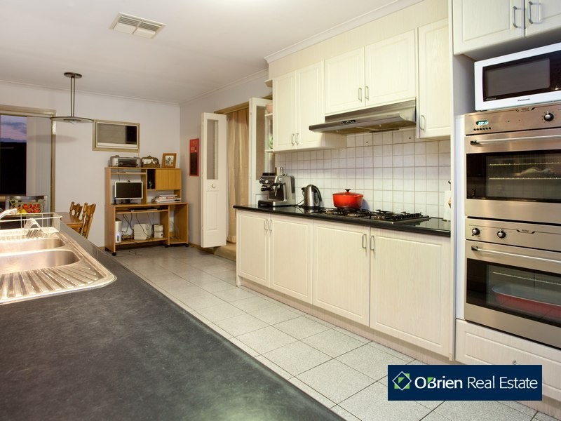 88 Avebury Drive, Berwick VIC 3806