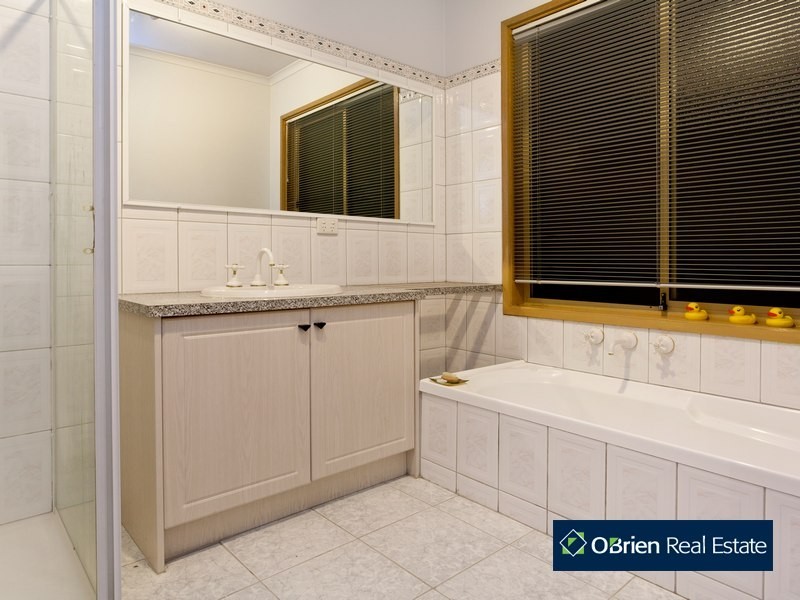 88 Avebury Drive, Berwick VIC 3806