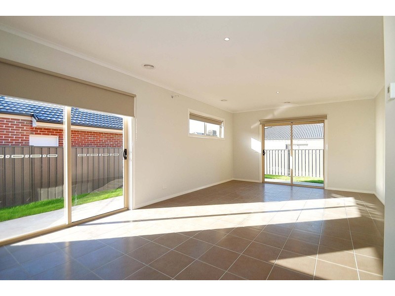 6 Abrus Circuit, Cranbourne North VIC 3977
