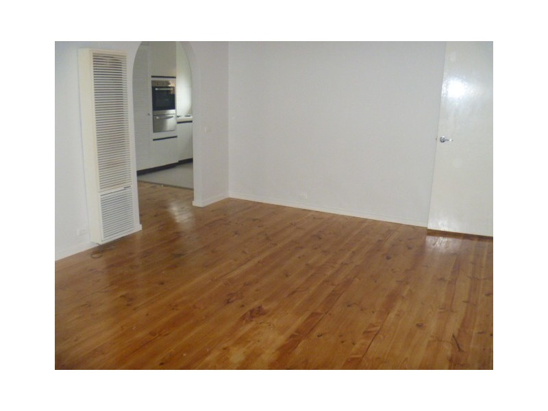 Unit 4 4-6 Gibb Street, Berwick VIC 3806