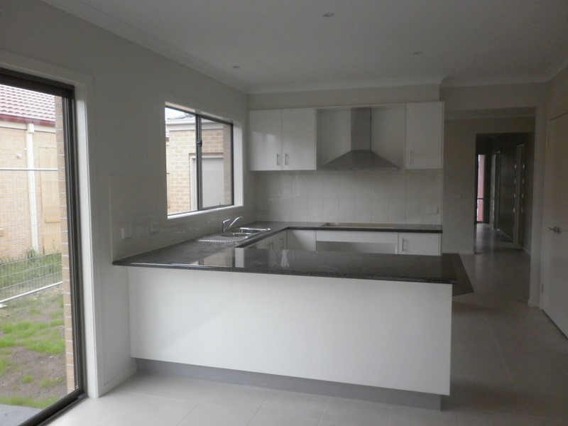 98 Sabel Drive, Cranbourne North VIC 3977