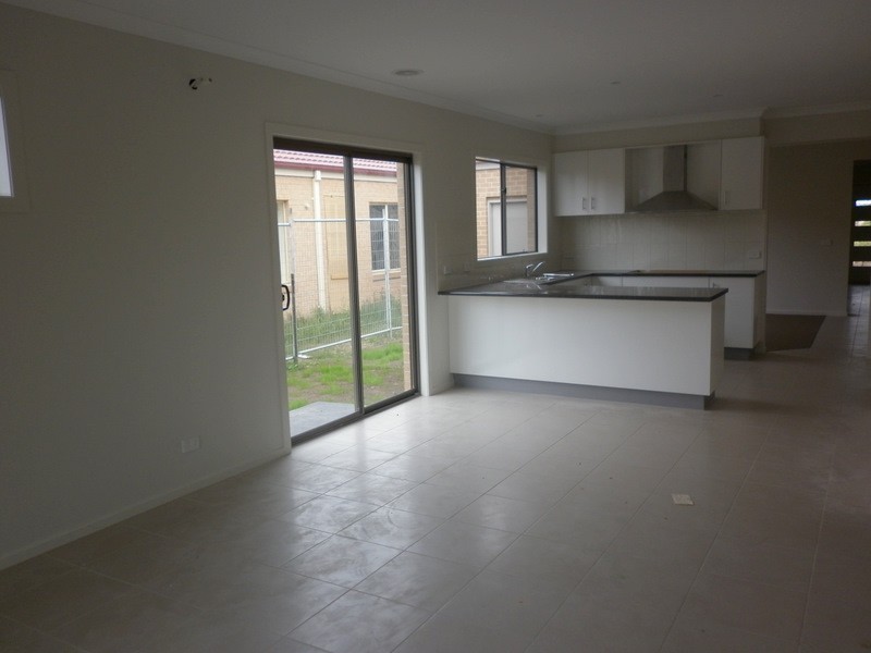 98 Sabel Drive, Cranbourne North VIC 3977