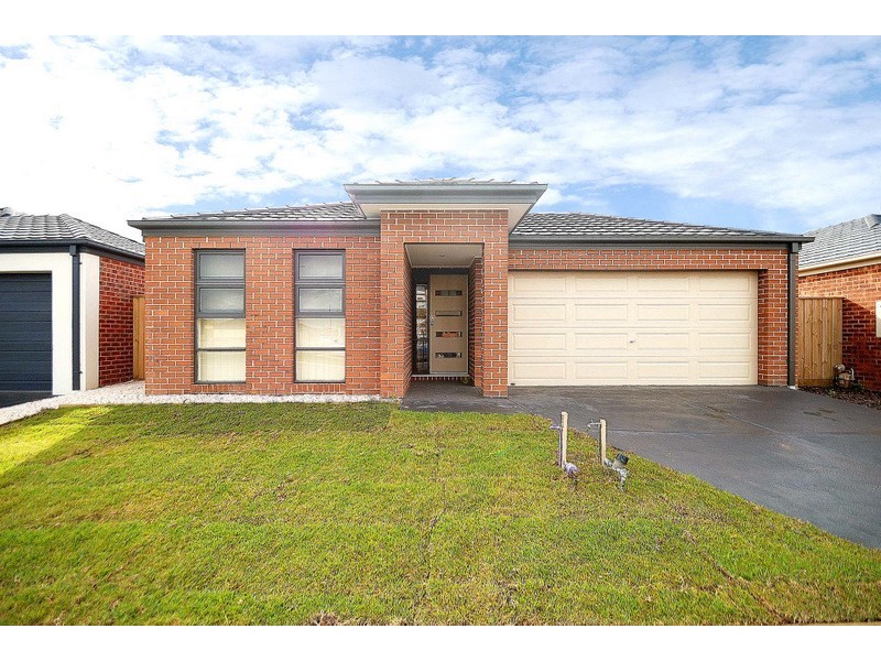 10 Olivebank Crescent, Cranbourne North VIC 3977