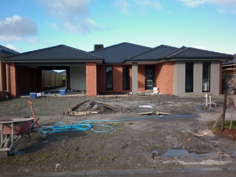 14 Chalbury Crescent, Cranbourne North VIC 3977