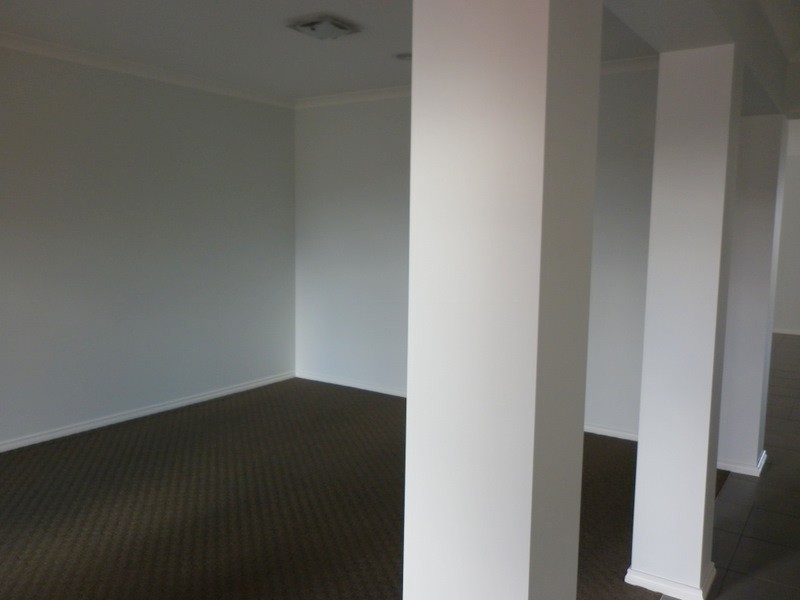 14 Chalbury Crescent, Cranbourne North VIC 3977