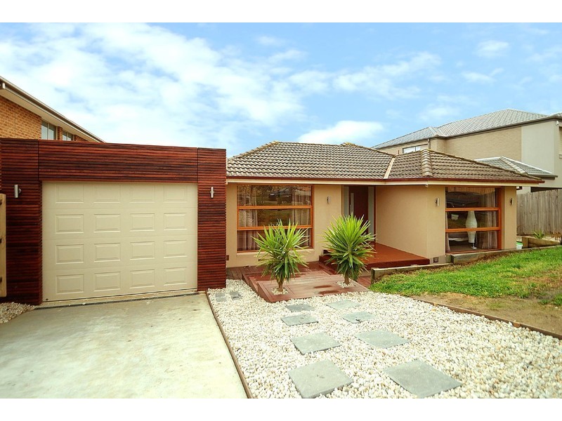 73 Sheldon Drive, Berwick VIC 3806
