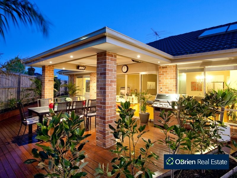 2 Emmett Avenue, Berwick VIC 3806