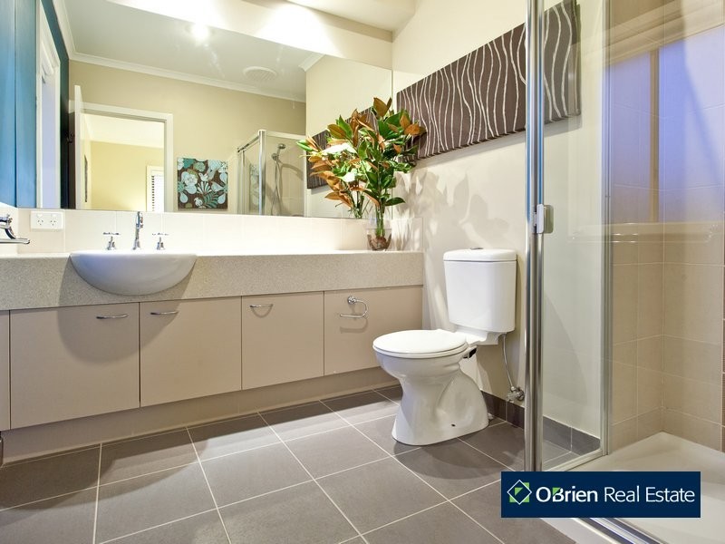 2 Emmett Avenue, Berwick VIC 3806