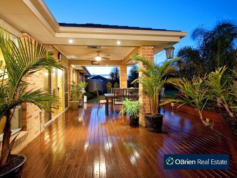 2 Emmett Avenue, Berwick VIC 3806