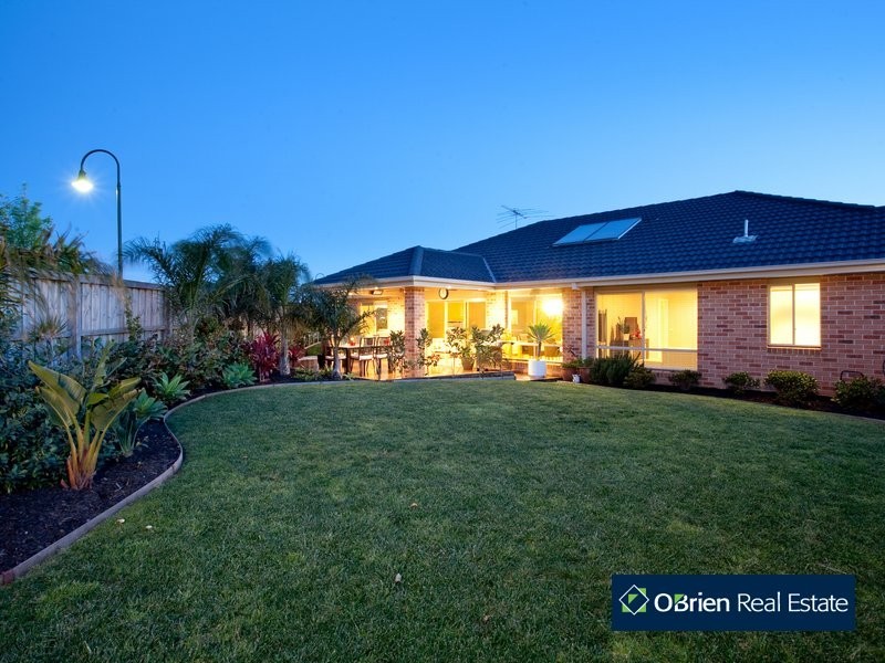 2 Emmett Avenue, Berwick VIC 3806