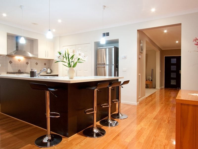 8 Lawton Grove, Berwick VIC 3806