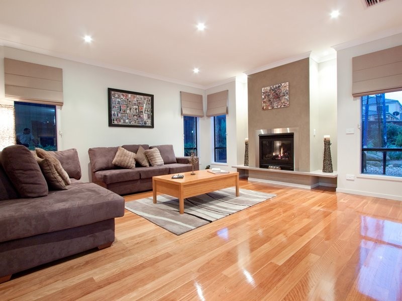 8 Lawton Grove, Berwick VIC 3806