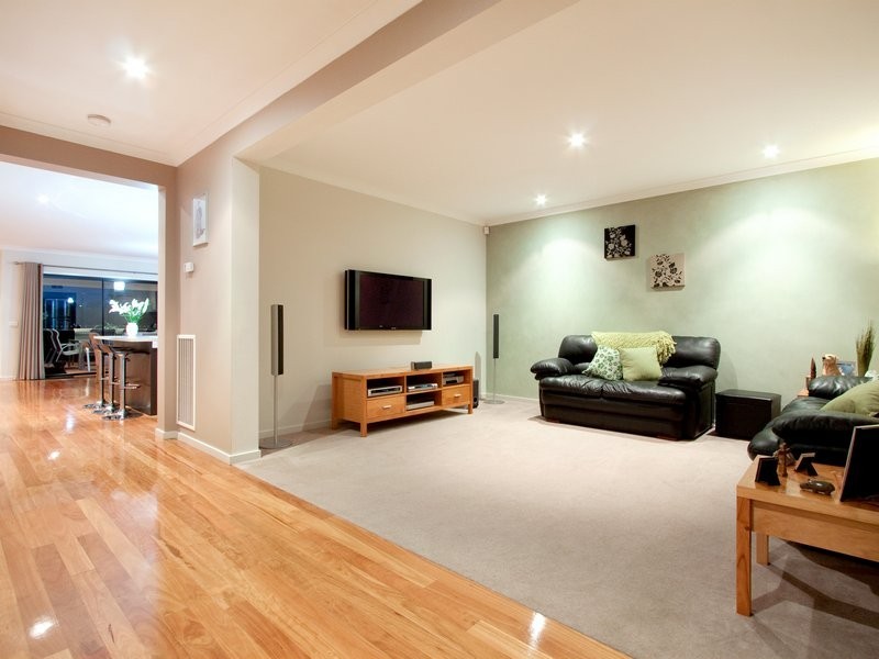 8 Lawton Grove, Berwick VIC 3806