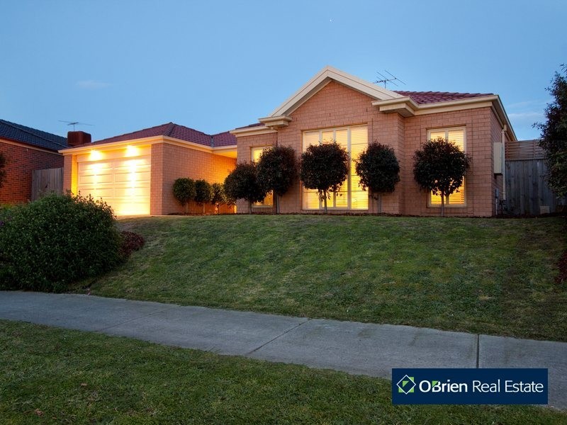 38 Chatswood Drive, Narre Warren South VIC 3805