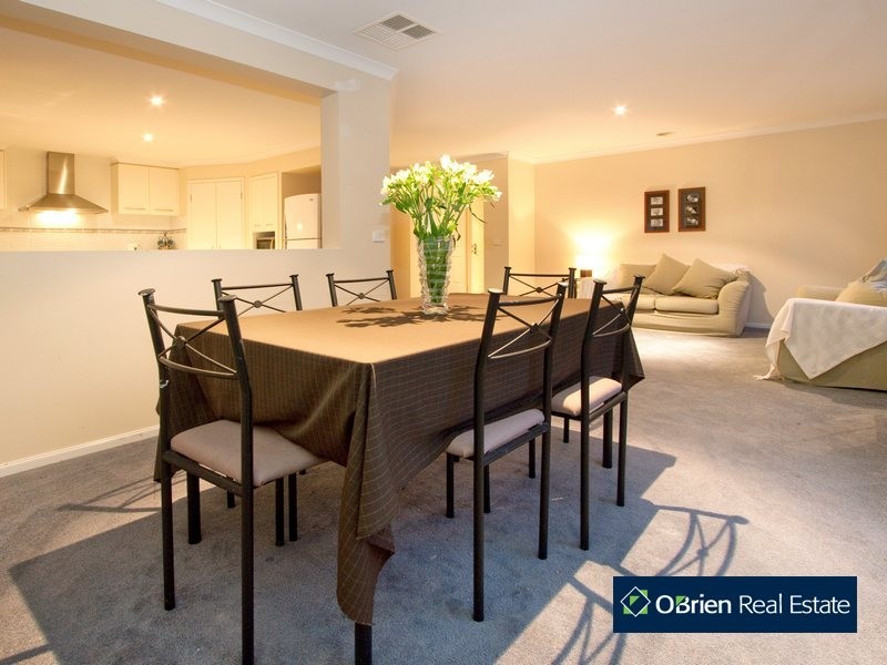 38 Chatswood Drive, Narre Warren South VIC 3805